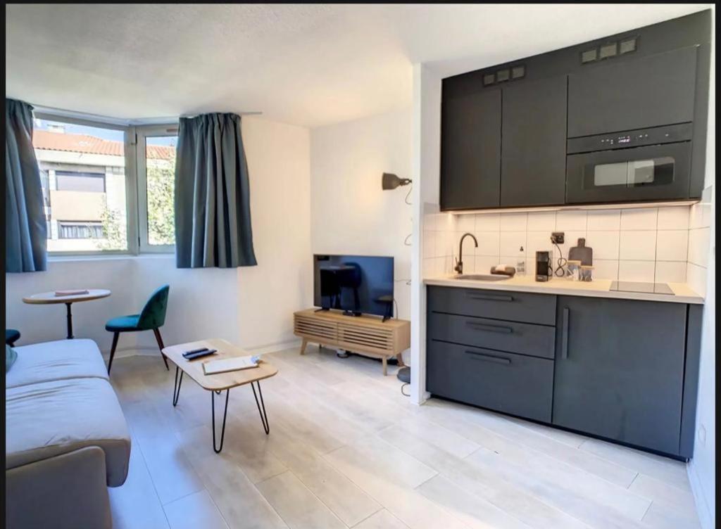 Studio Contemporain Avec Piscine Proche De La Mer Cannes Zewnętrze zdjęcie